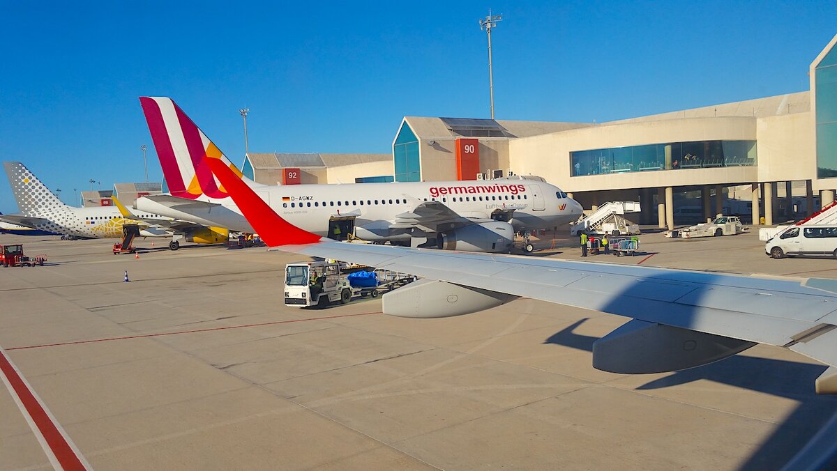 Unbekannte Drohnen über Mallorca: Flughafen Palma de Mallorca vorübergehend geschlossen – erstmals Drohnensichtung im spanischen Luftraum