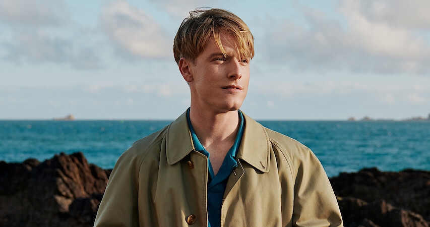 Vom Fernsehdebüt bis zu internationalen Auszeichnungen – Louis Hofmann zeigt, wie ein junger deutscher Schauspieler das Publikum weltweit erobern kann.
