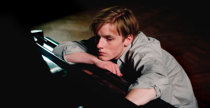 Vom Fernsehdebüt bis zu internationalen Auszeichnungen – Louis Hofmann zeigt, wie ein junger deutscher Schauspieler das Publikum weltweit erobern kann.
