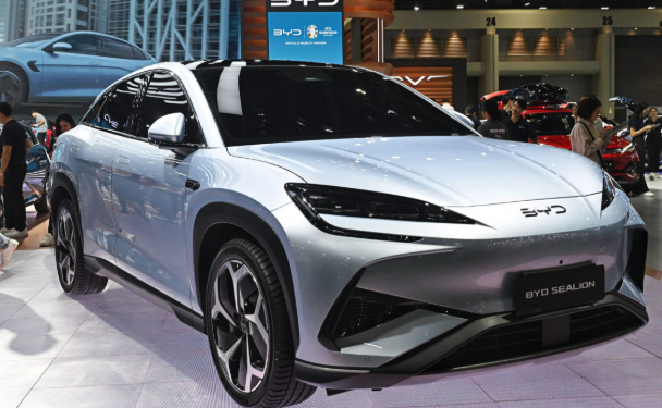 Chinesische E-Autos erobern Europa: BYD überholt Tesla, und der Markt boomt wieder