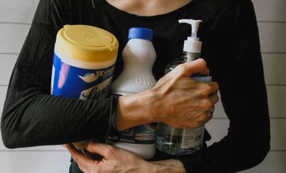 Deutsche Umweltbehörde ruft zum Handeln auf – Schimmel in Duschen wird zum Gesundheitsrisiko