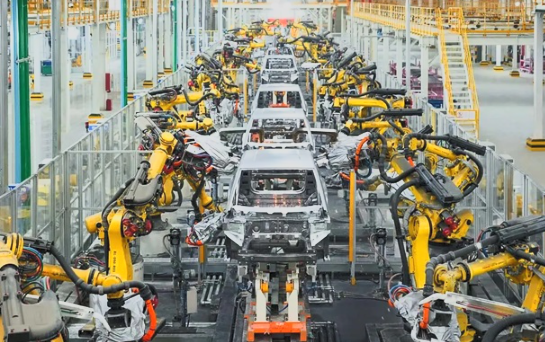 BYD baut in China eine Gigafactory mit einer Fläche von über 130 km² – dort sollen jährlich eine Million Autos produziert werden.