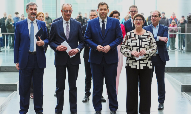 Bundesregierung einigt sich auf reformierten Wehrdienst: Zustimmung und Kritik aus den Parteien