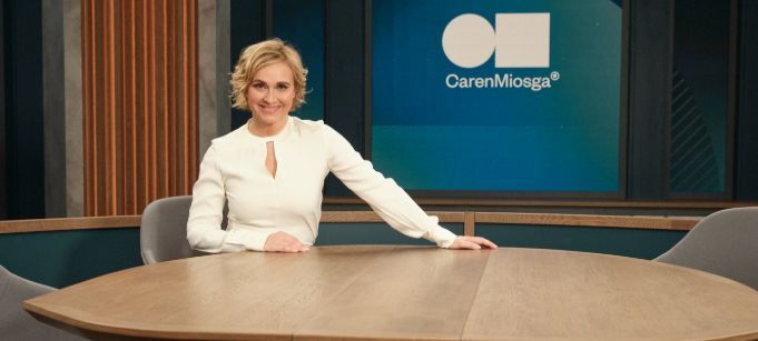 Moderatorin Karen Miosga präsentiert eine neue ARD-Folge mit Gästen, die die politische Stimmung in Deutschland einordnen.