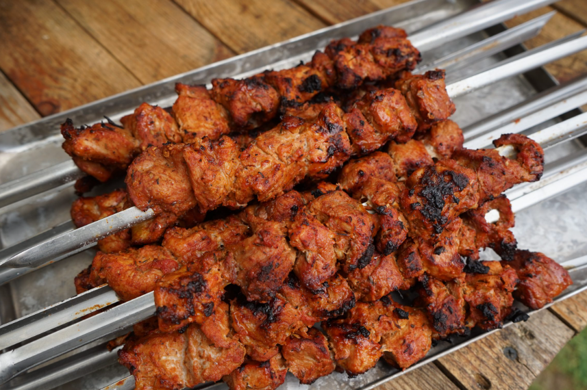 Schaschlik in Weinmarinade – Zartes Schaschlik Rezept mit Rotwein, Schweinefleisch & Grill-Tipps