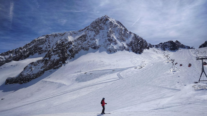 Tirol: Gewaltige Lawine am Stubaier Gletscher reißt Skifahrer mit – mehrere Vermisste, große Suchaktion läuft