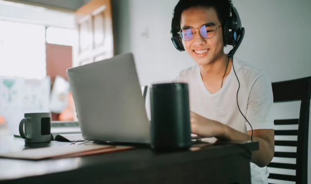 Recherche zeigt: „KI-Freundinnen“ waren keine KI – wie ein australisches Start-up Arbeiter aus Kenia einsetzte