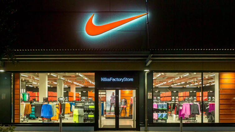 Nike-Zahlen Q2 2025 enttäuschen: Aktie bricht ein, Adidas und Puma unter Druck
