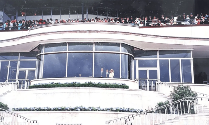 Epstein-Akten veröffentlicht: Neue Fotos von Prinz Andrew – was die US-Dokumente zeigen (Stand: Dezember 2025)