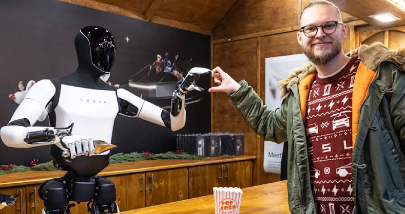 Optimus von Tesla live in Berlin: Was der humanoide Roboter auf dem Weihnachtsmarkt zeigte und was bisher bekannt ist