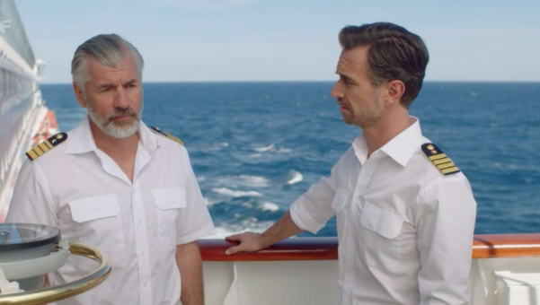 Das Traumschiff (ZDF): Finale entlarvt – warum die berühmte Kapitänsdinner-Szene seit Jahren dieselbe ist (Stand 2025)