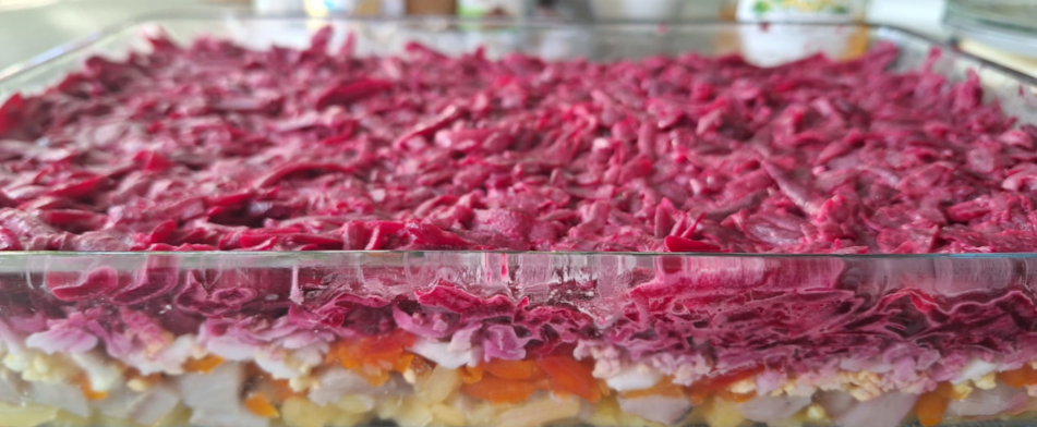 Silvester 2025/26: „Hering im Pelzmantel“ neu interpretiert – Rezept mit Sprotten, Zutaten und Schritt-für-Schritt-Zubereitung