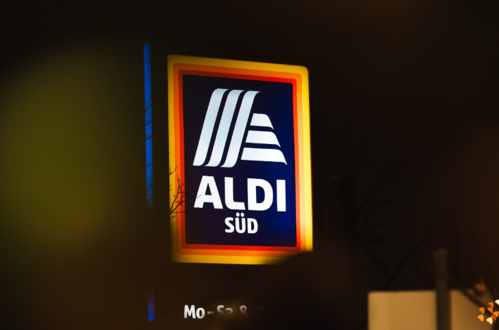 Aldi-Öffnungszeiten im Dezember 2025: Neuer Fahrplan für Weihnachten und Silvester – wann Filialen am 24. und 31. Dezember schließen