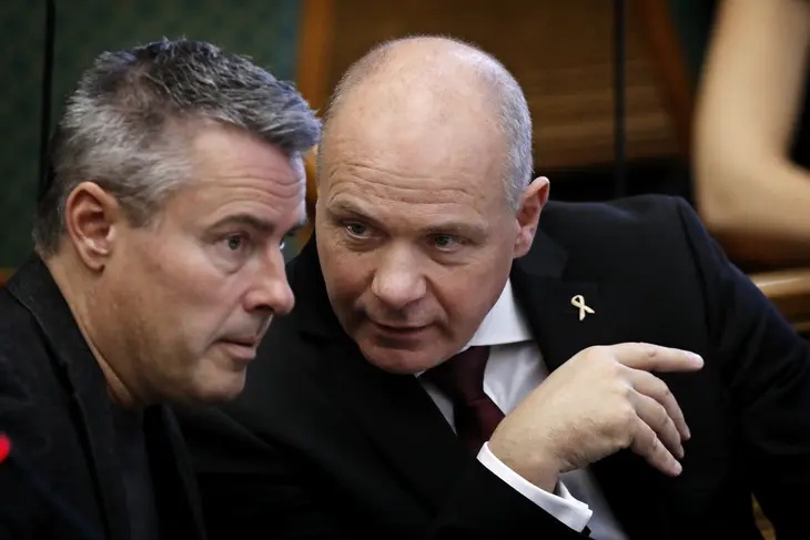 Skandal in Dänemark: Warum Henrik Sass Larsen trotz Kinderporno-Urteil eine vorzeitige Politikerpension erhält